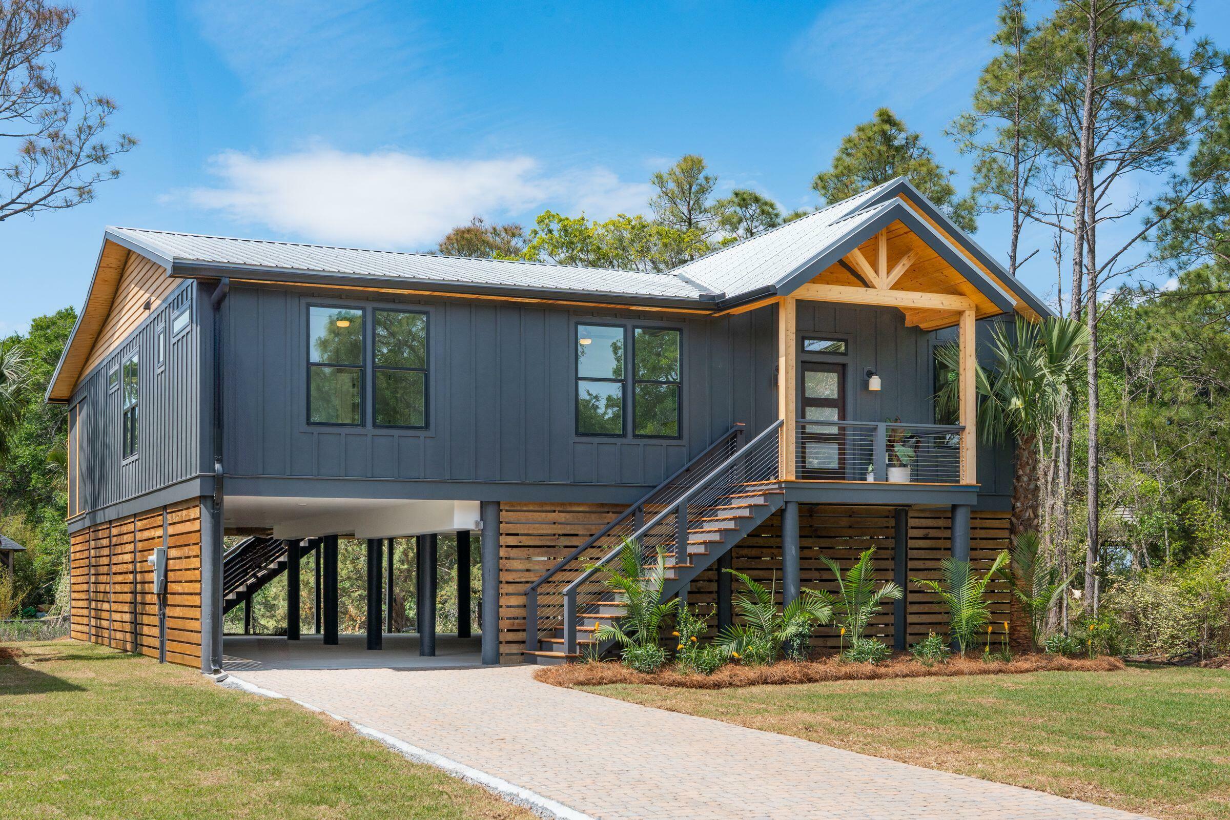 Property Photo: 1014 E Erie Avenue SC 29439
