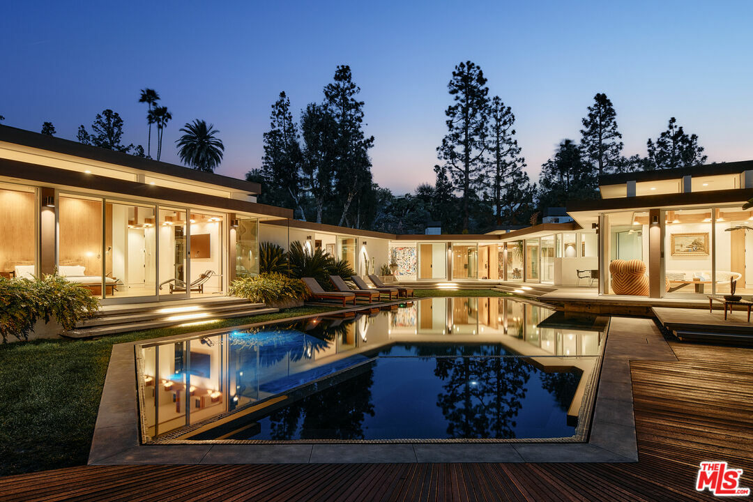 Property Photo: 1061 Loma Vista Dr CA 90210