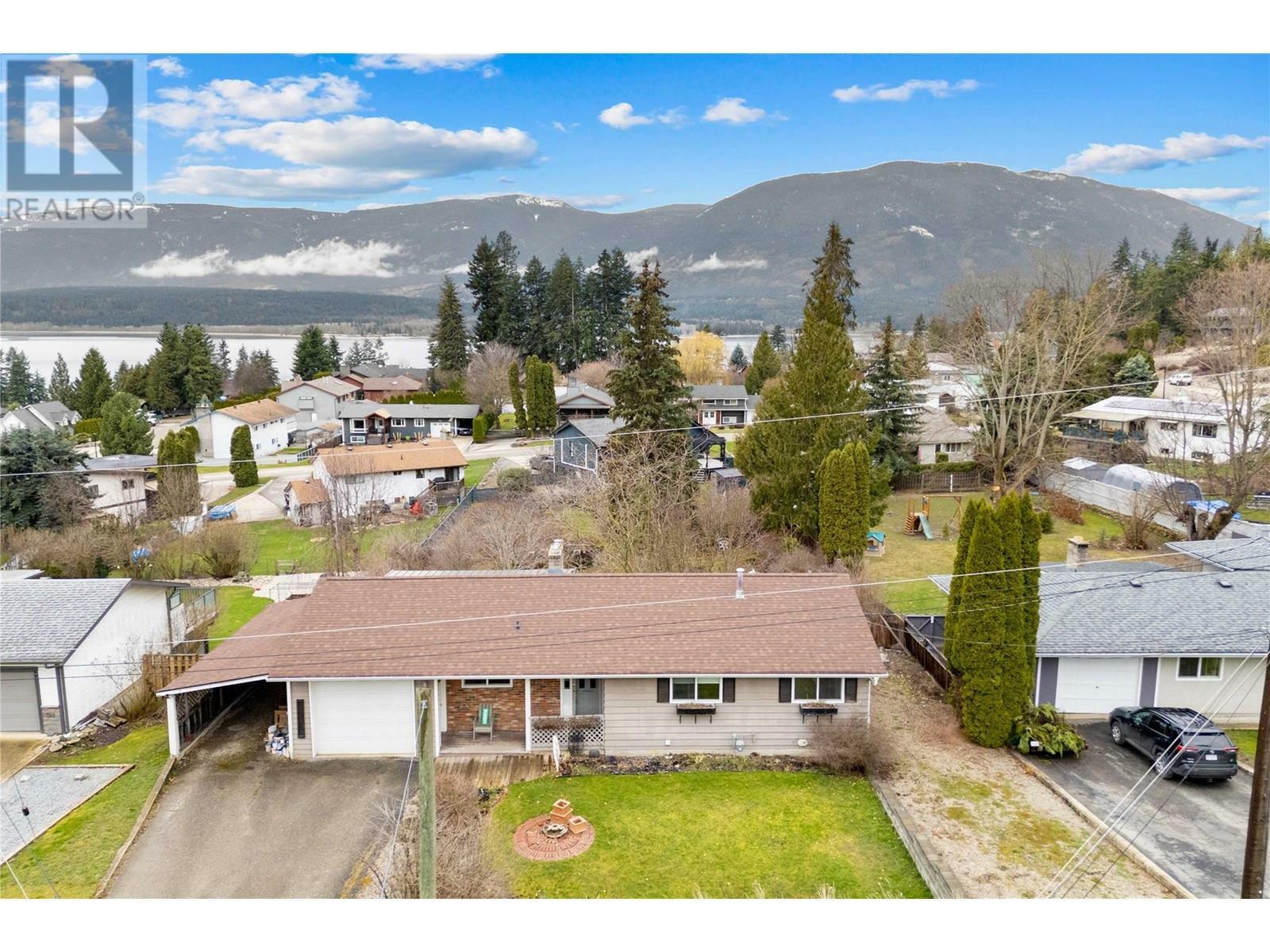Property Photo: 5091 Lakeshore Road Northeast BC V1E 3P4