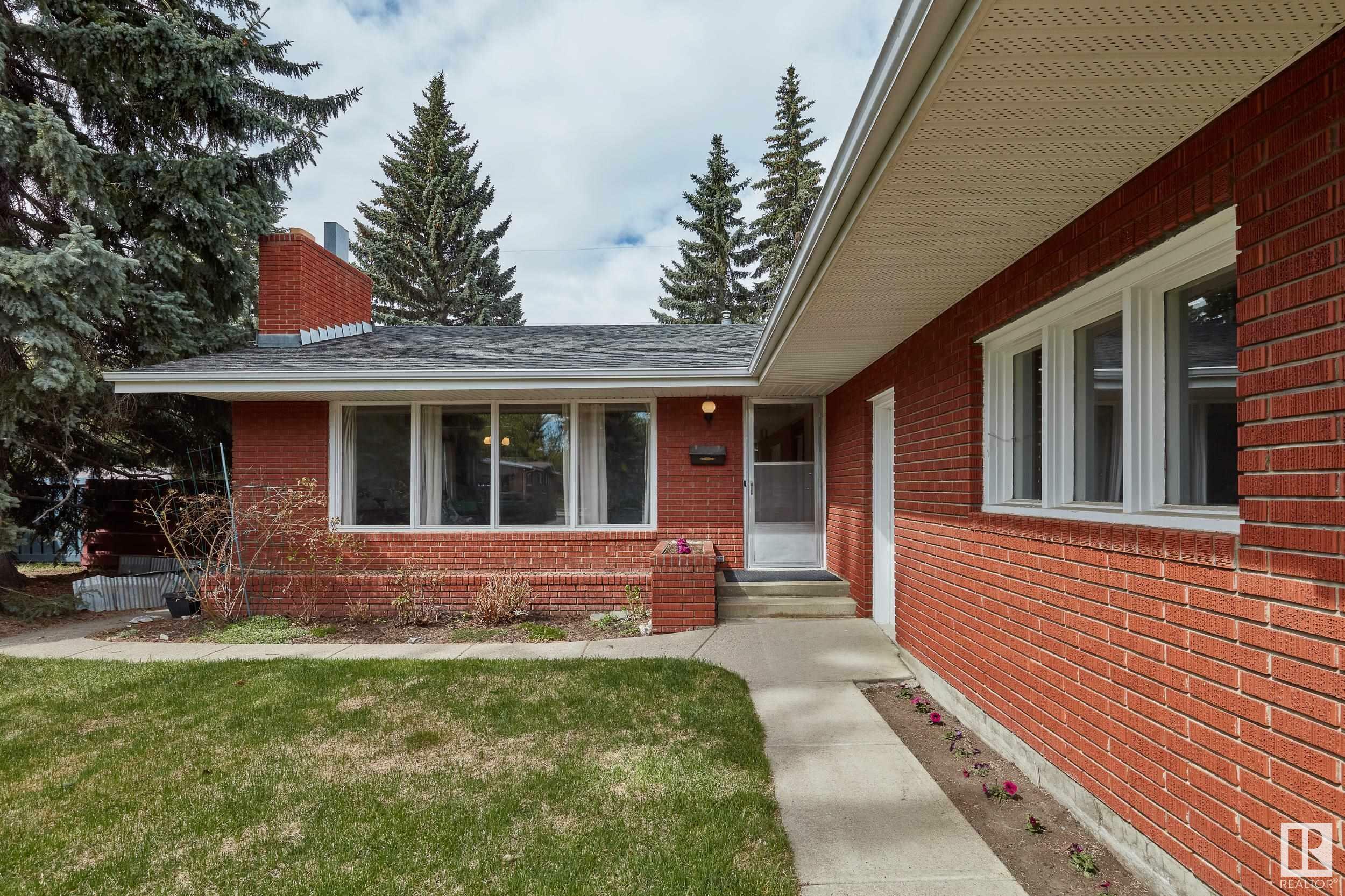Property Photo: 8604 Buena Vista Road NW AB T5R 5R8