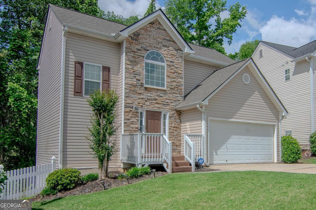 Property Photo: 28 Greystone Ridge GA 30141