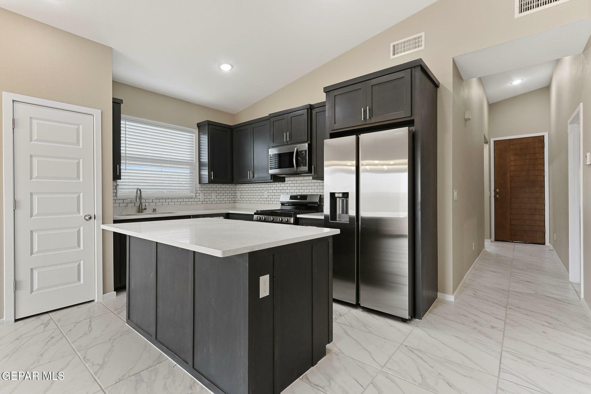 Property Photo: 975 Barbara Ave Avenue TX 79927
