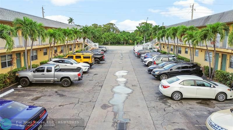 Property Photo: 4061 N Dixie Hwy 3 FL 33334