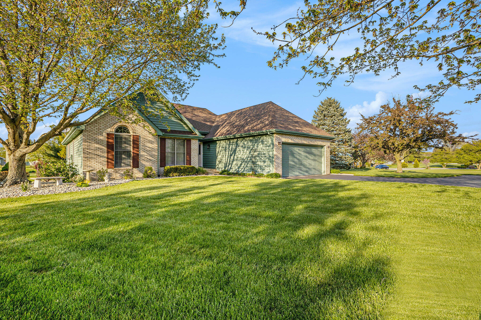 Property Photo: 439 W 100 IN 46385