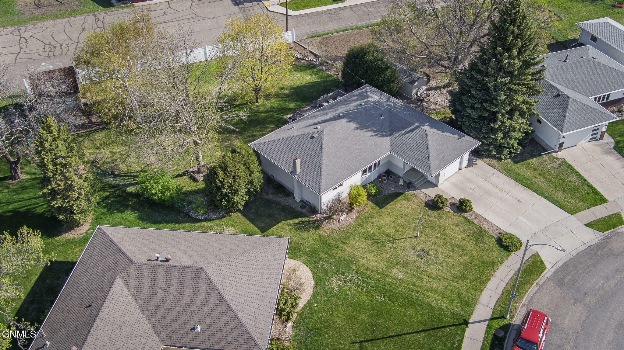 Property Photo: 604 North Avenue ND 58501