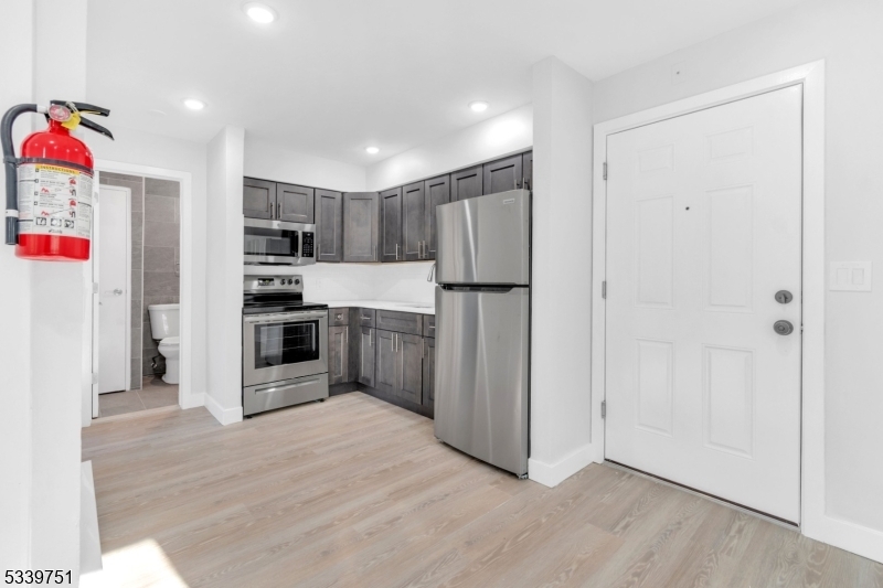 Property Photo: 557 S Broad St C4 NJ 07202