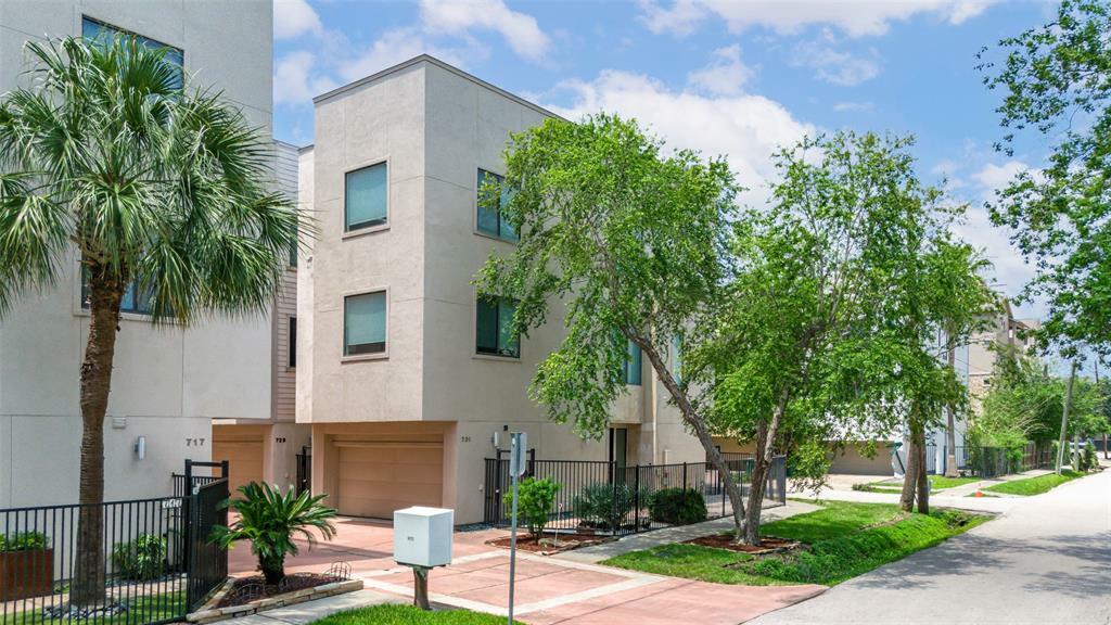 Property Photo: 731 Reinerman Street TX 77007