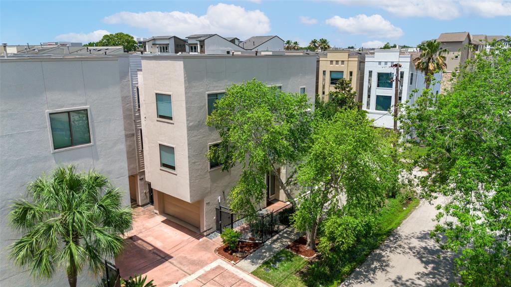 Property Photo:  731 Reinerman Street  TX 77007 