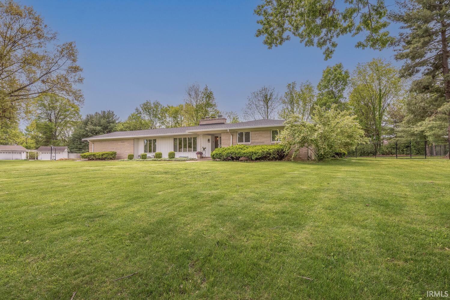 Property Photo: 1008 S Meadowbrook Drive IN 47401
