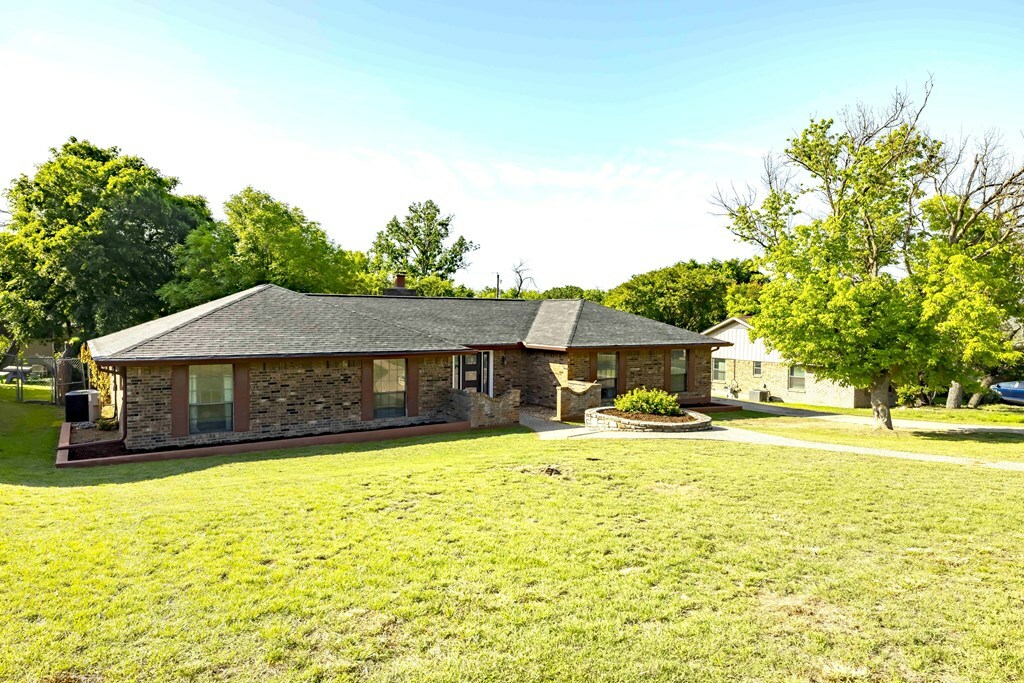 Property Photo: 419 Timber Ridge Dr TX 78028