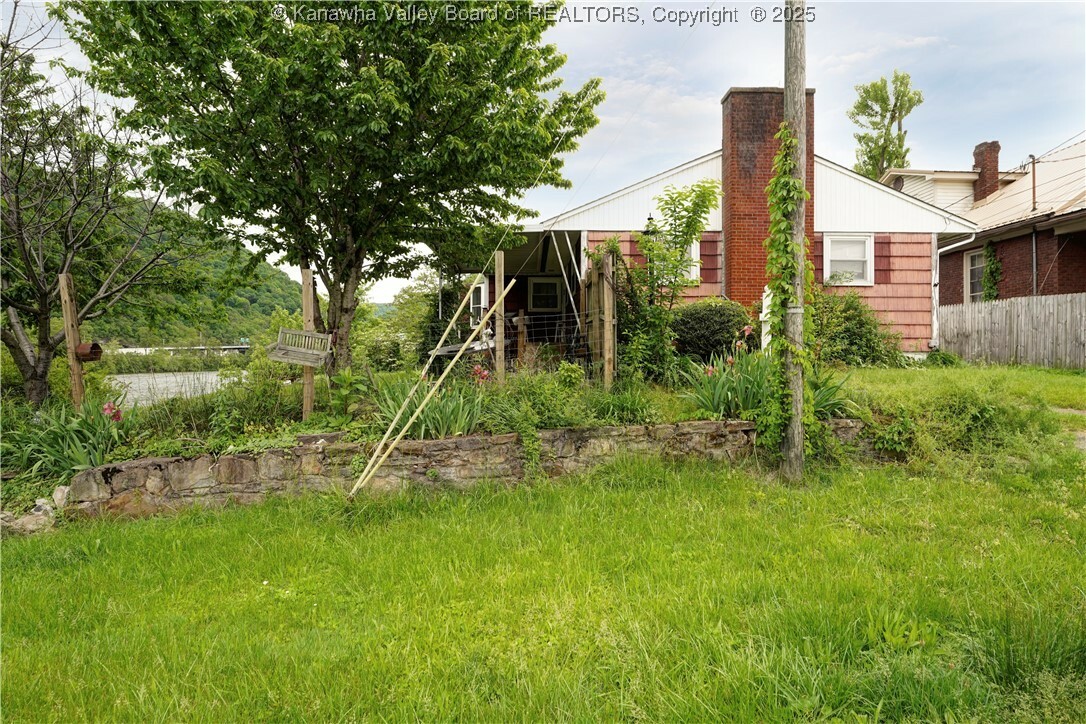 Property Photo: 610 Ferry Street WV 25136