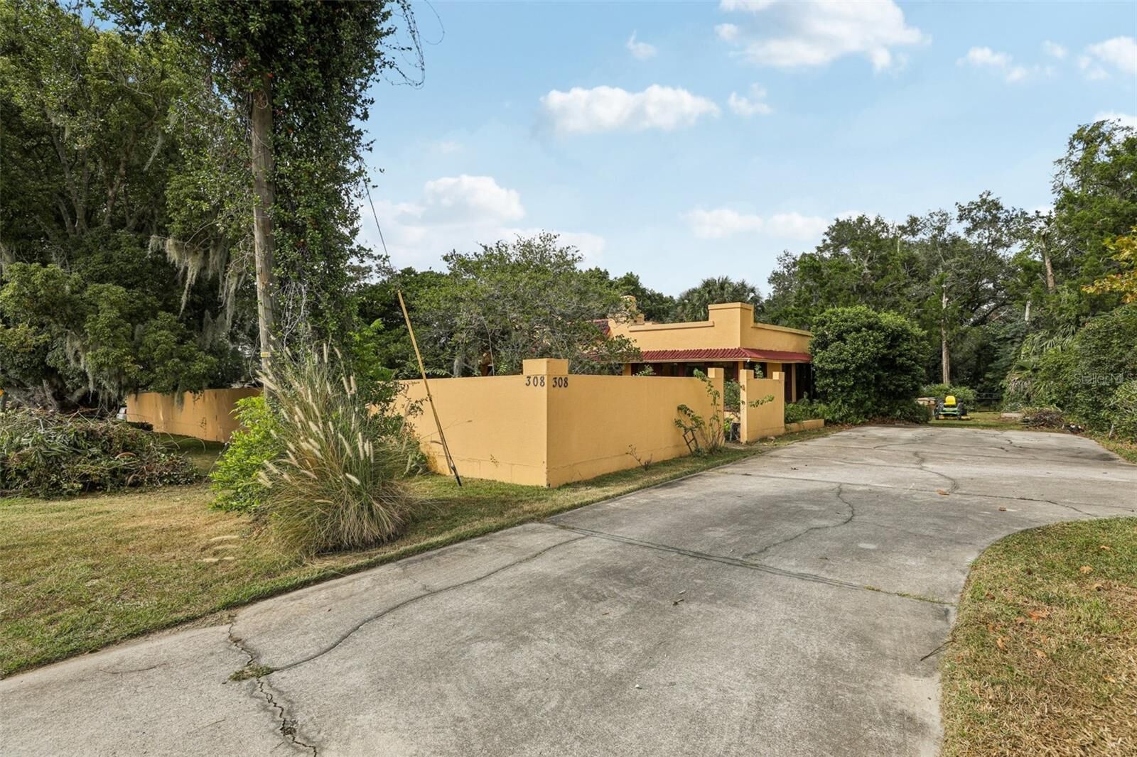 Property Photo: 308 Sunnyside Dr FL 34748