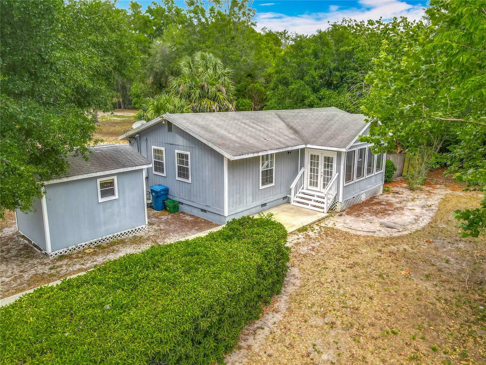 Property Photo: 499 W Beresford Road FL 32720