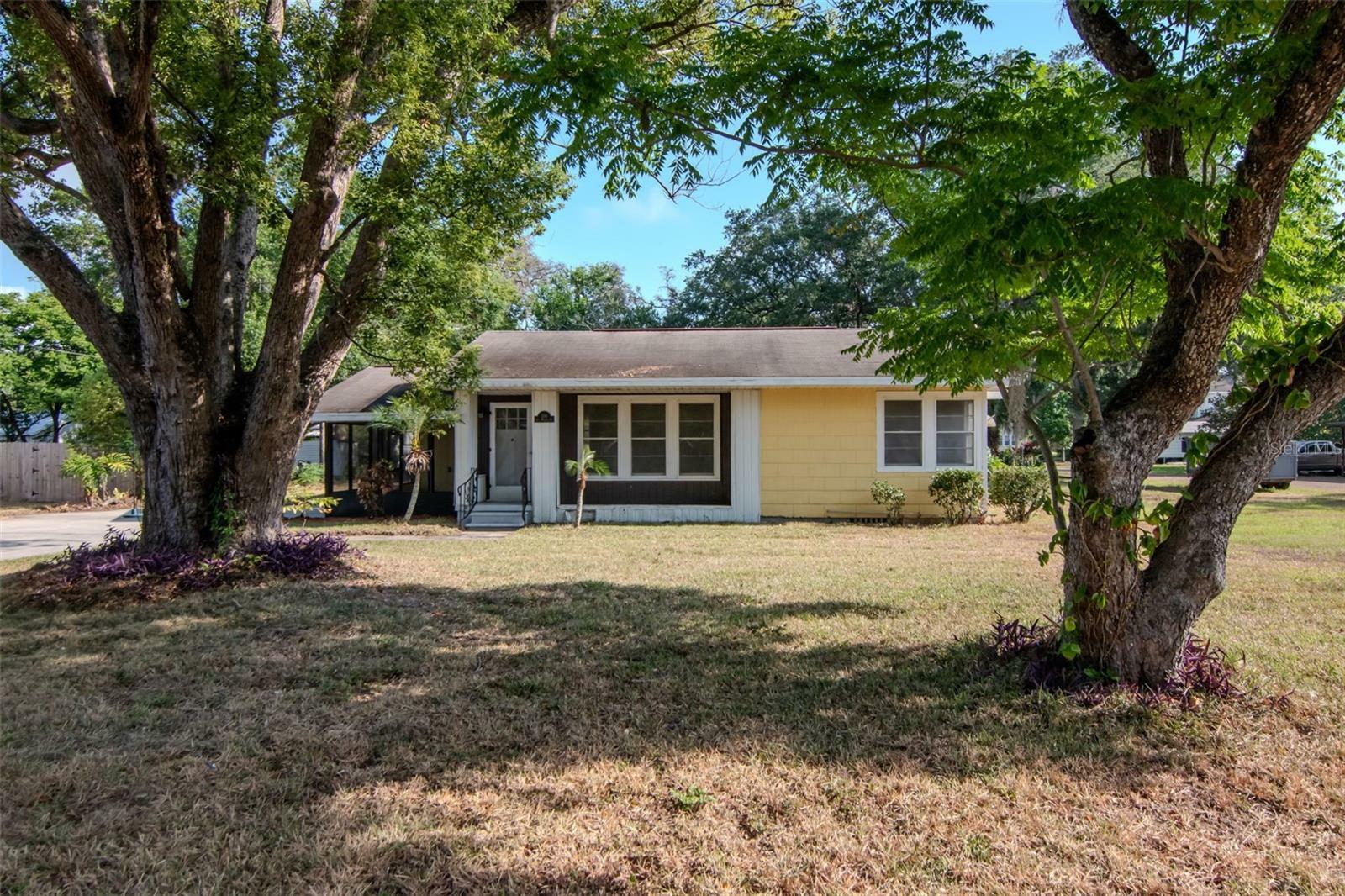 Property Photo: 108 E Morgan Street FL 33510