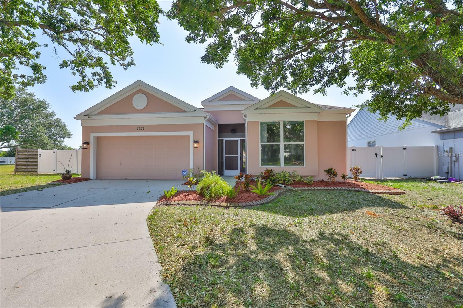 Property Photo: 4627 56th Drive E FL 34203