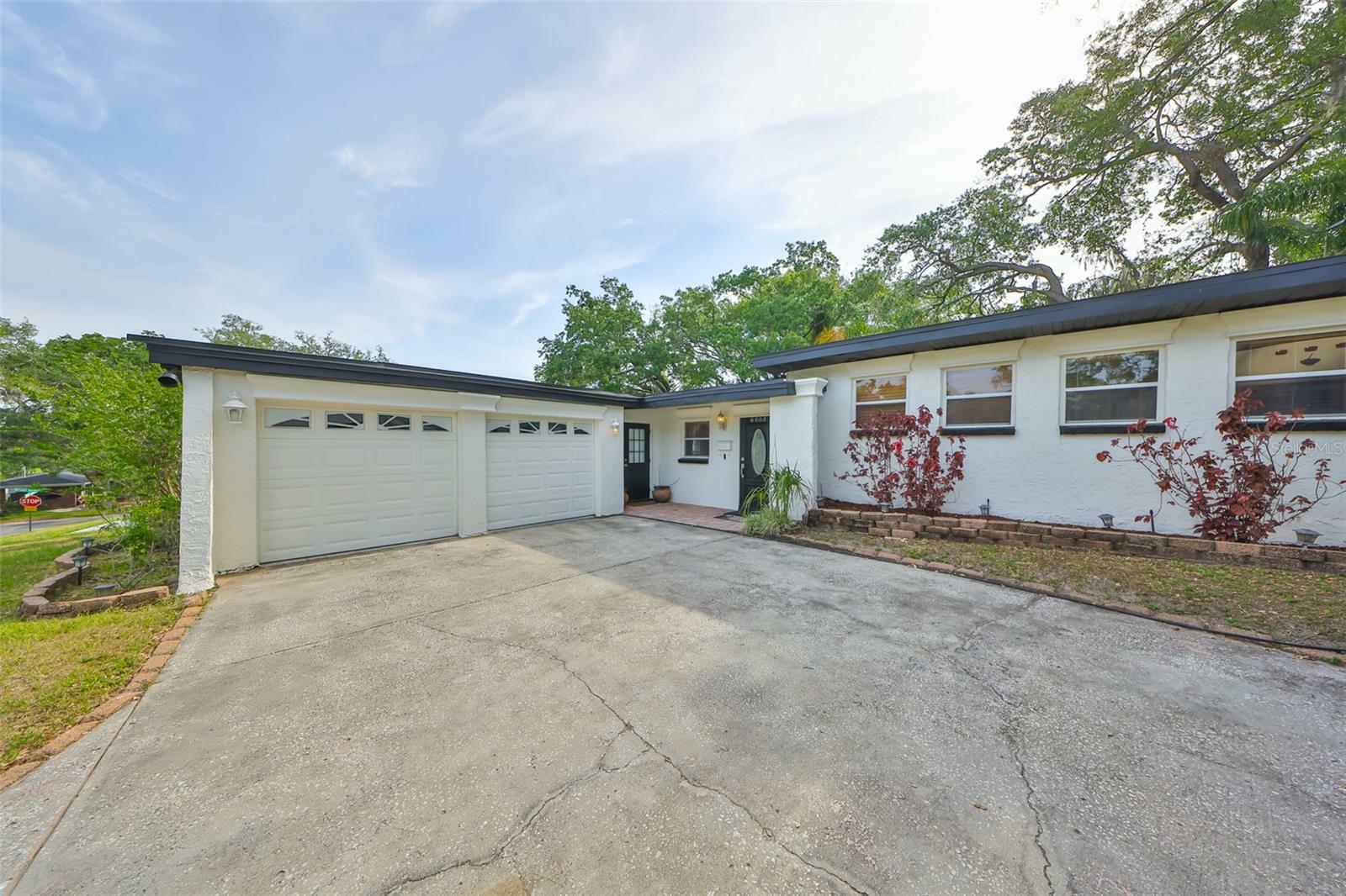 Property Photo: 6603 Oakview Terrace FL 33610