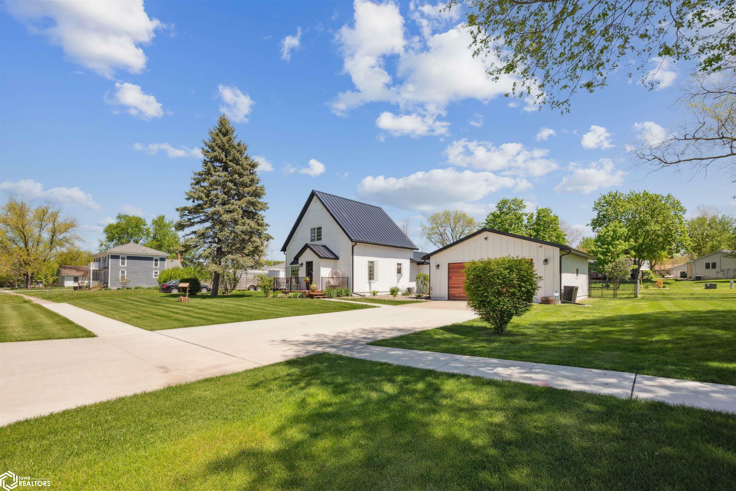 Property Photo: 314 S Cottonwood Street IA 50236