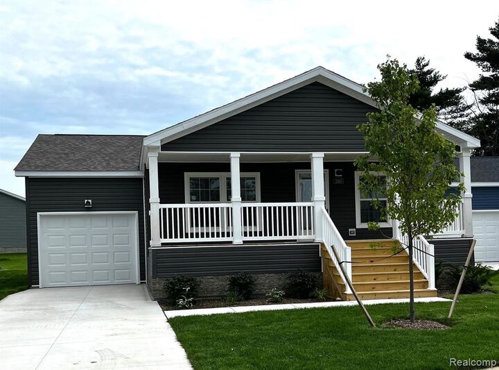 2760 Naples Court  Lapeer MI 48446 photo