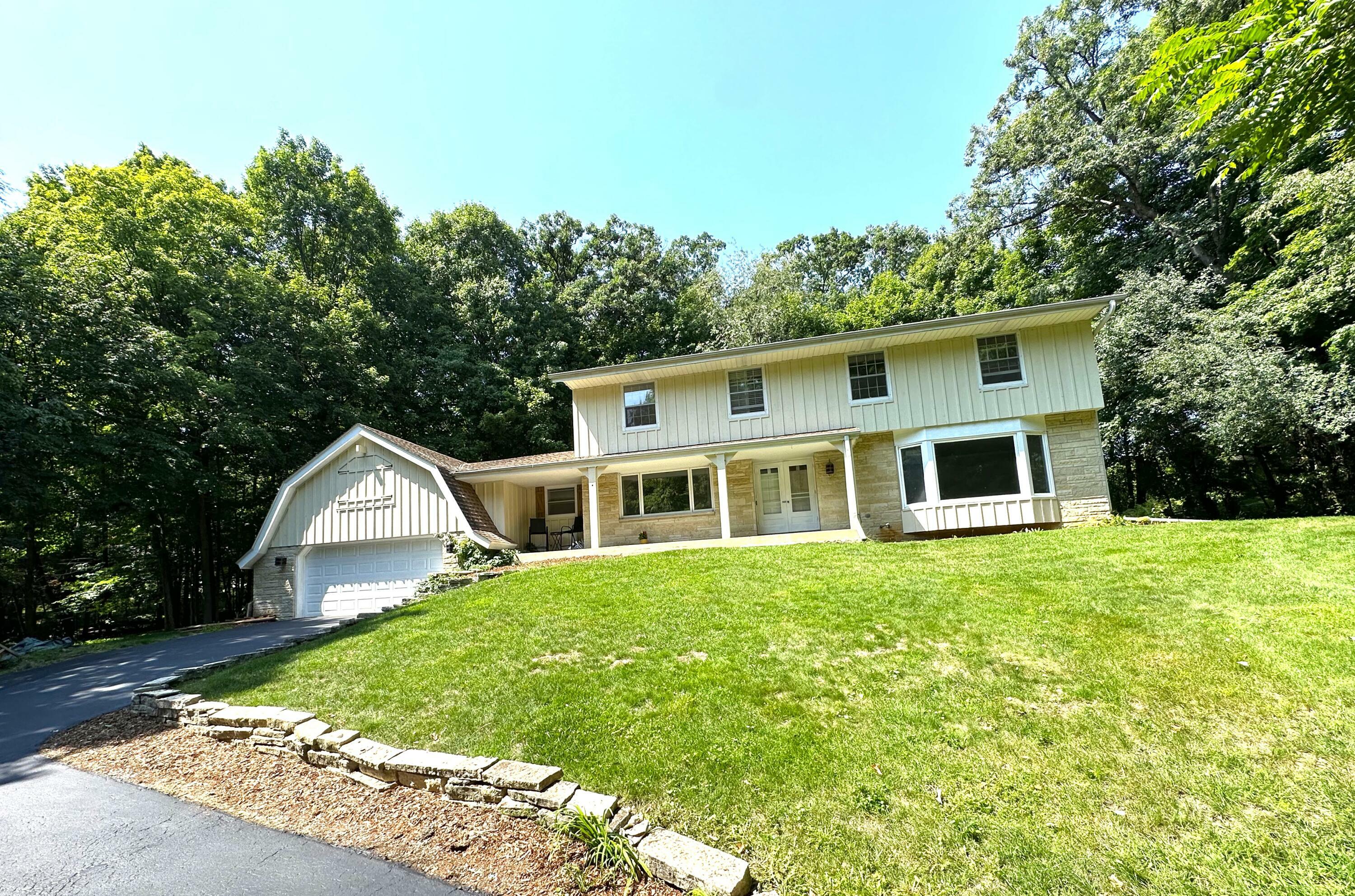 1325 Valley Ridge Dr  Brookfield WI 53005 photo