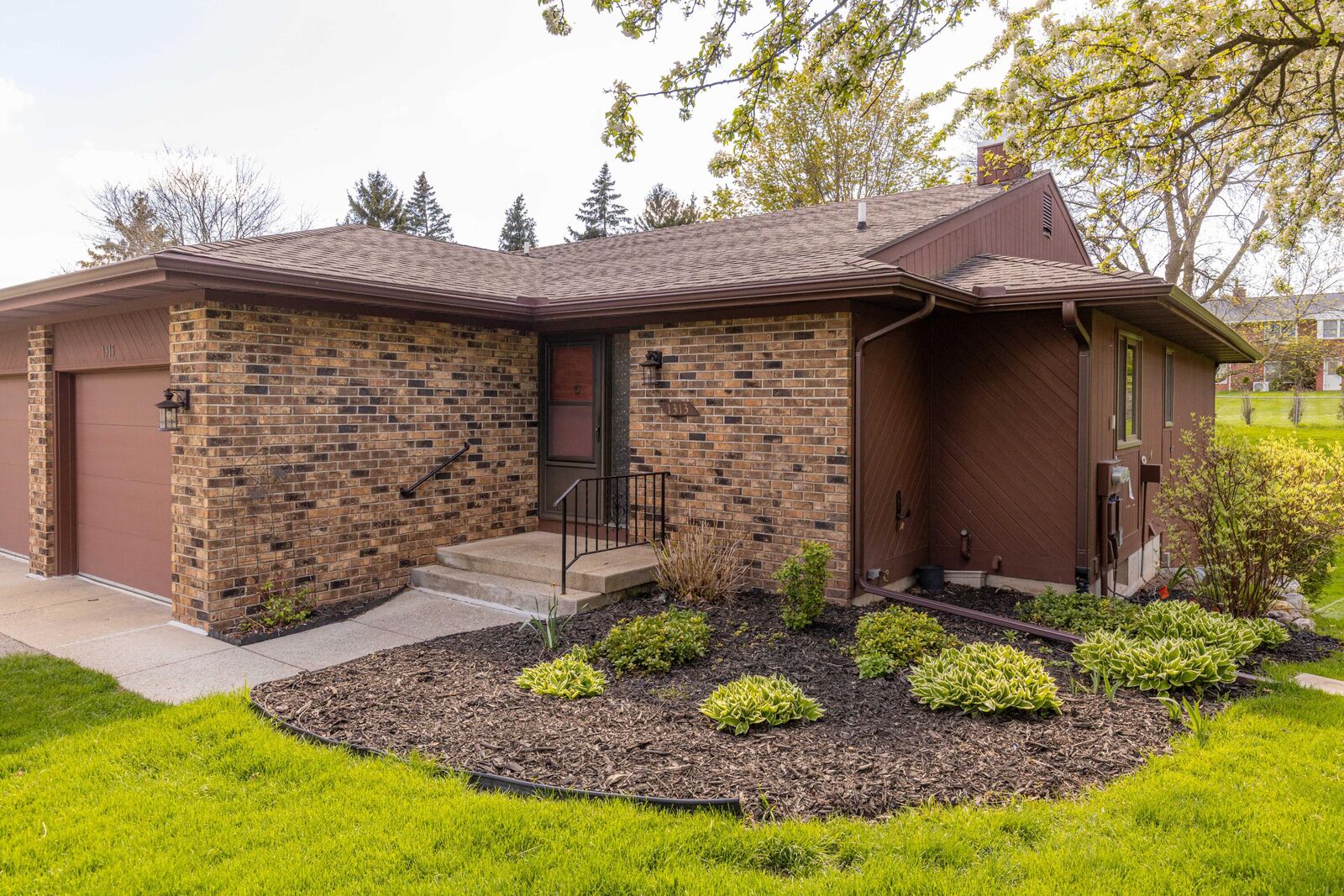 Property Photo:  1313 Cranbrook Terrace NE  MI 49505 