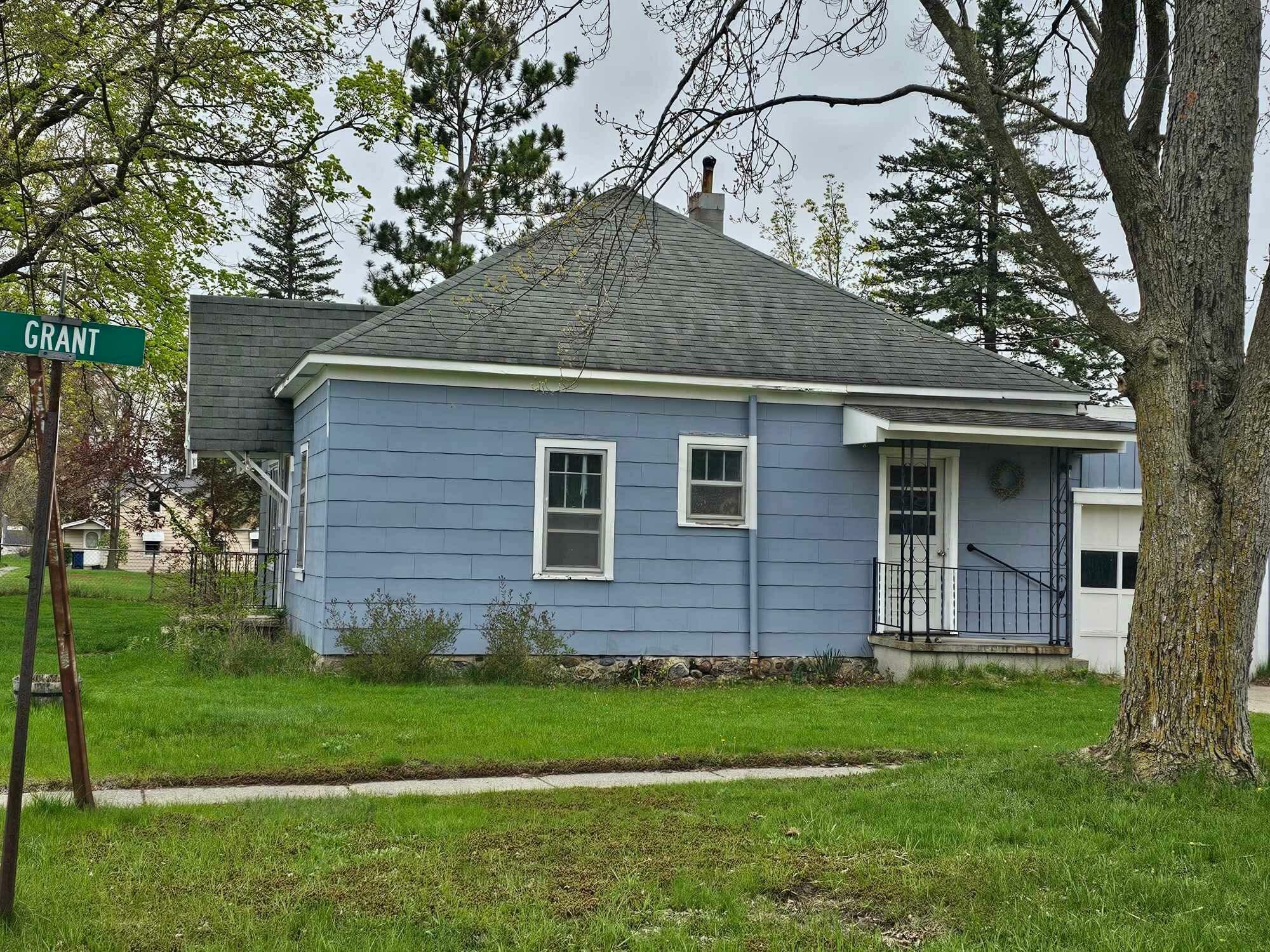 Property Photo: 335 Emory Street MI 49329