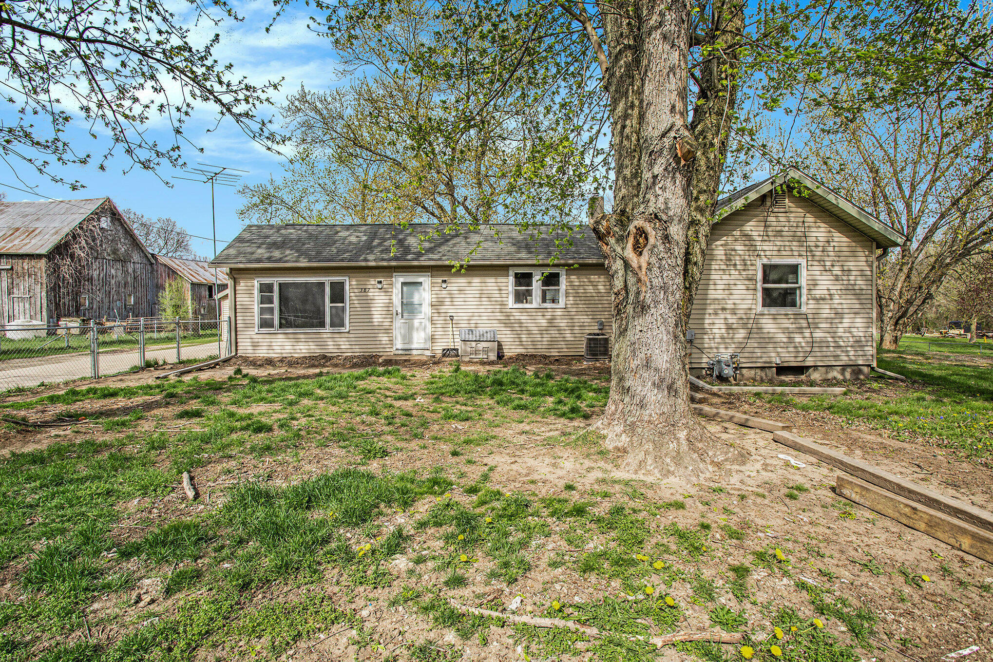 387 Waubascon Road  Battle Creek MI 49037 photo