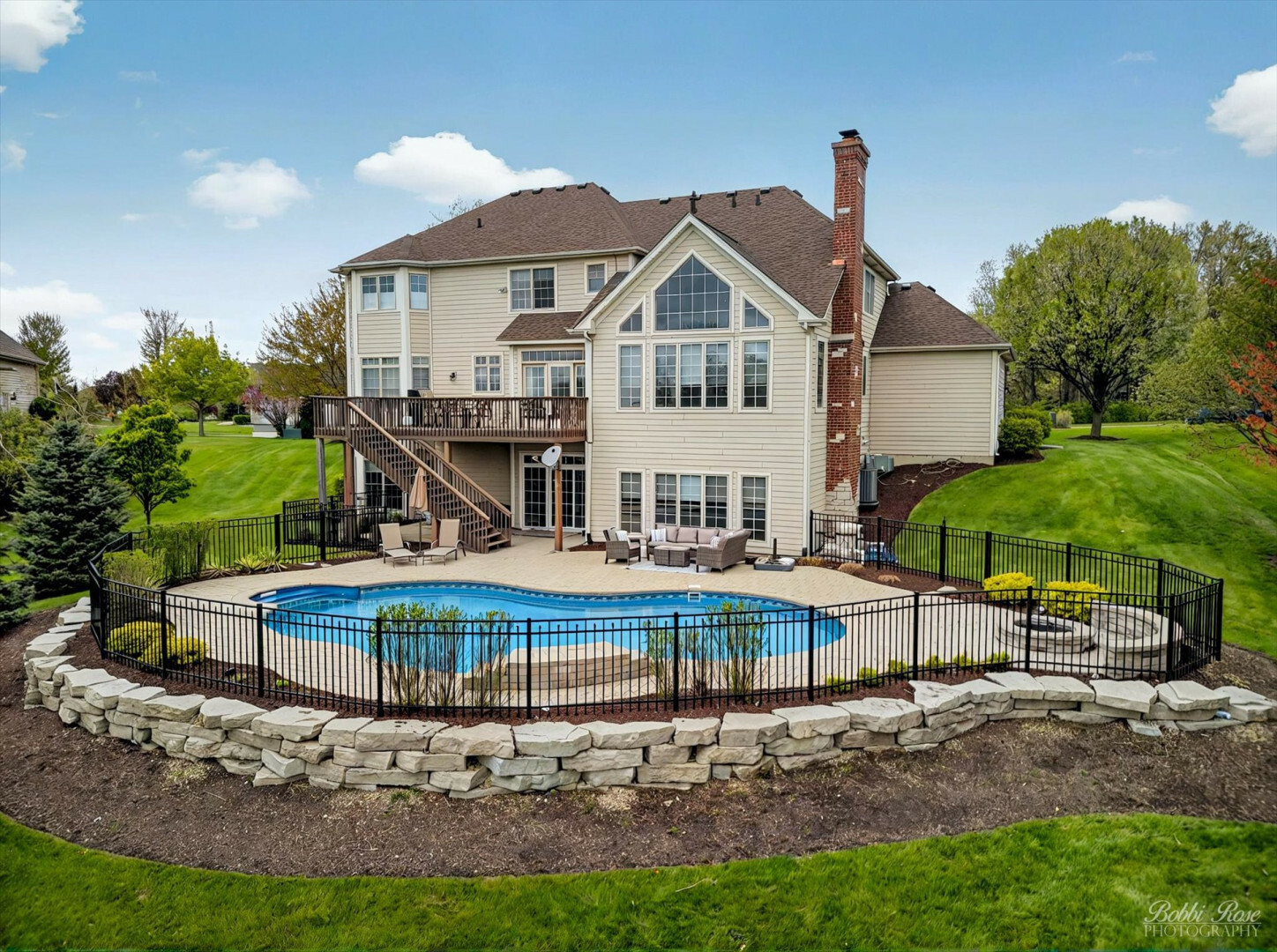 Property Photo: 1321 Oak Hill Lane IL 60140