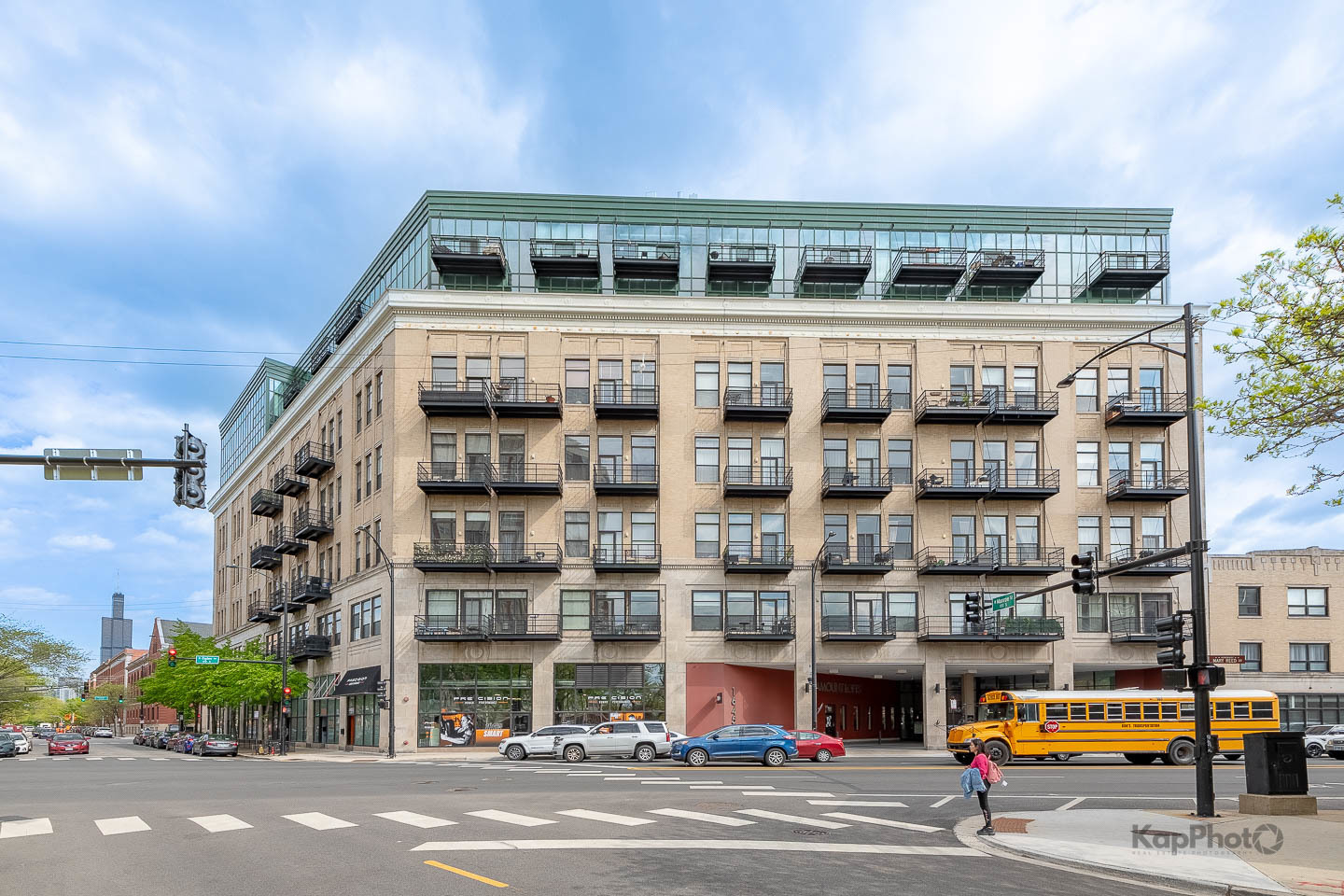 Property Photo: 1645 W Ogden Avenue 719 IL 60612