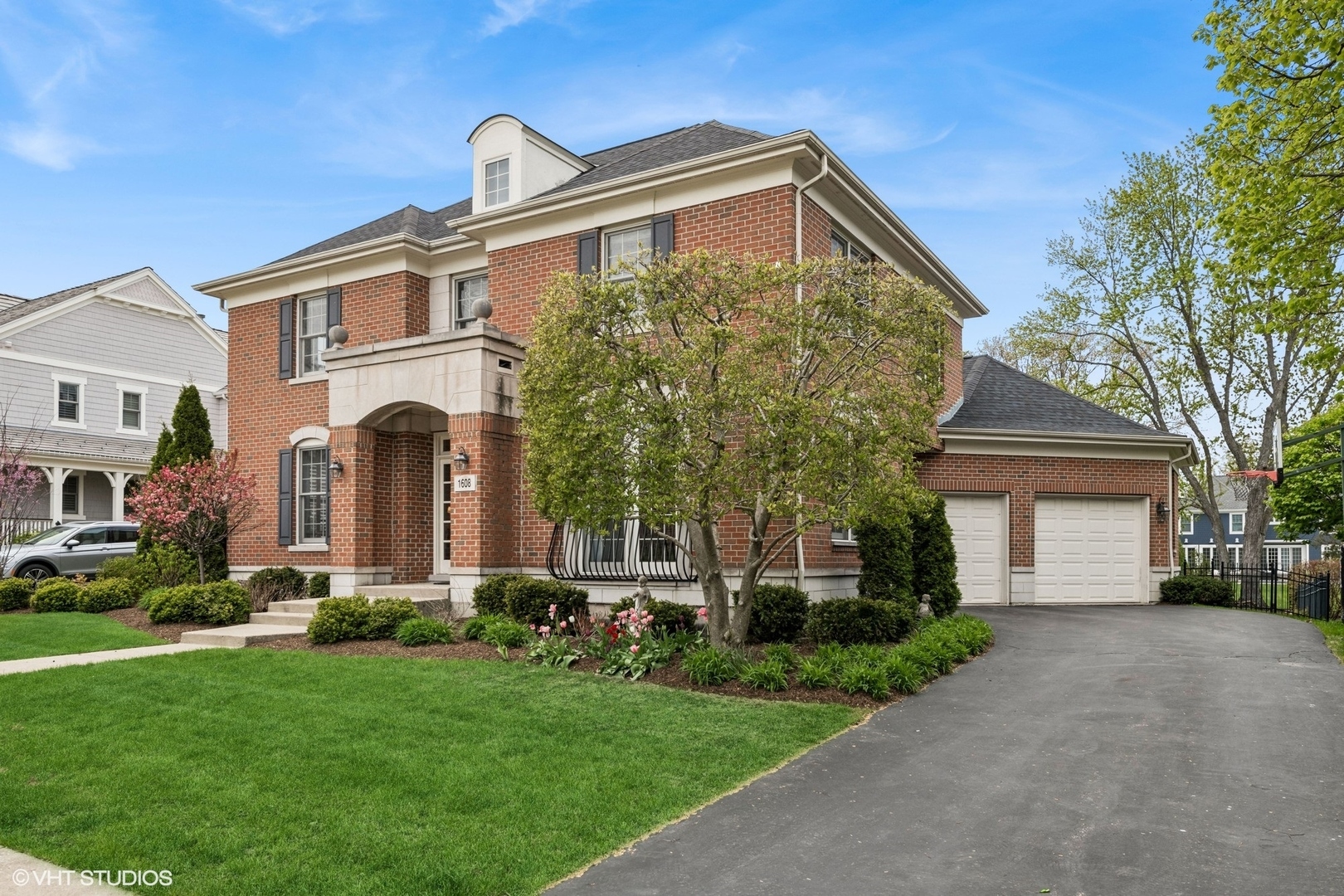 Property Photo: 1608 Saratoga Lane IL 60026