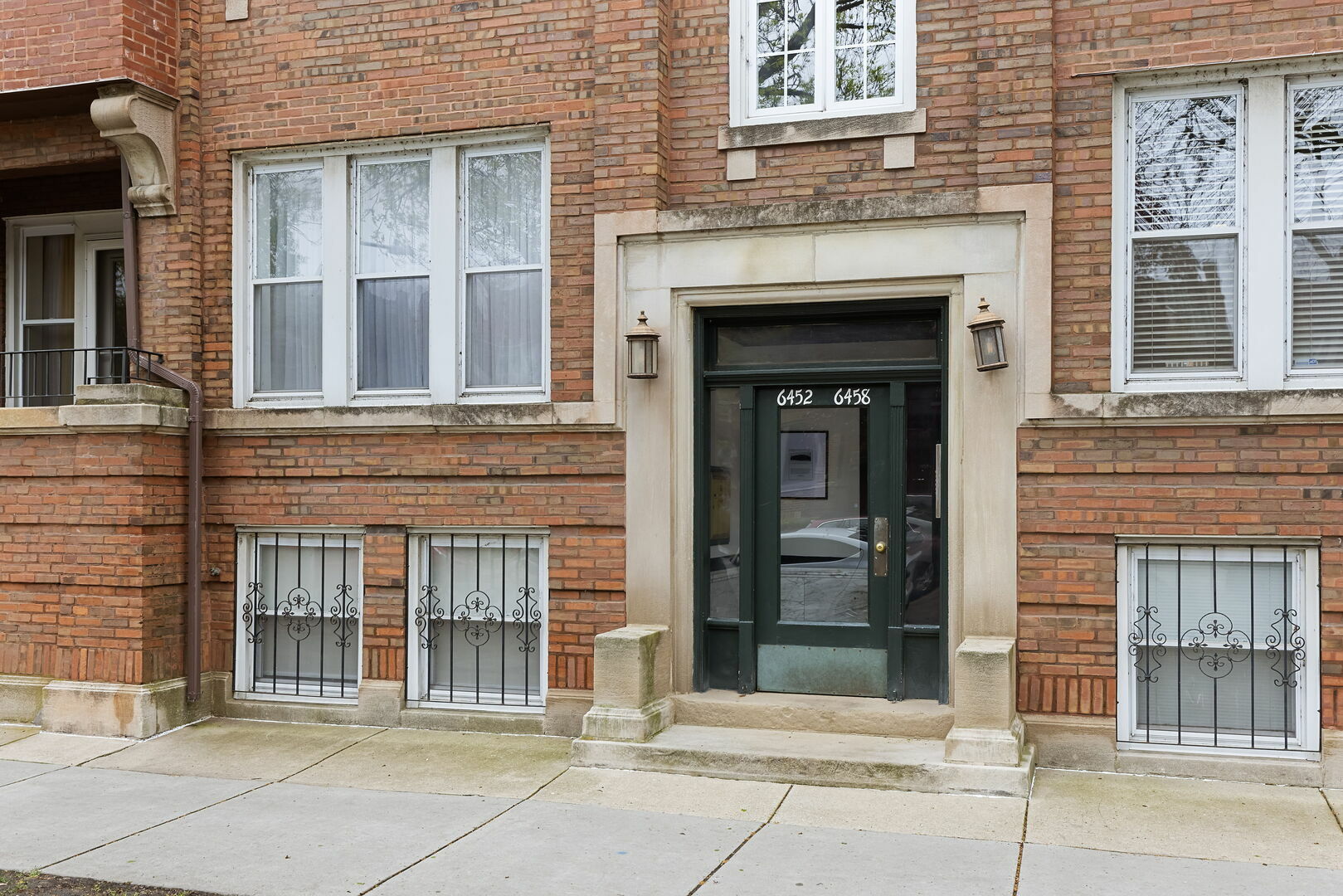 Property Photo: 6452 N Glenwood Avenue 3 IL 60626