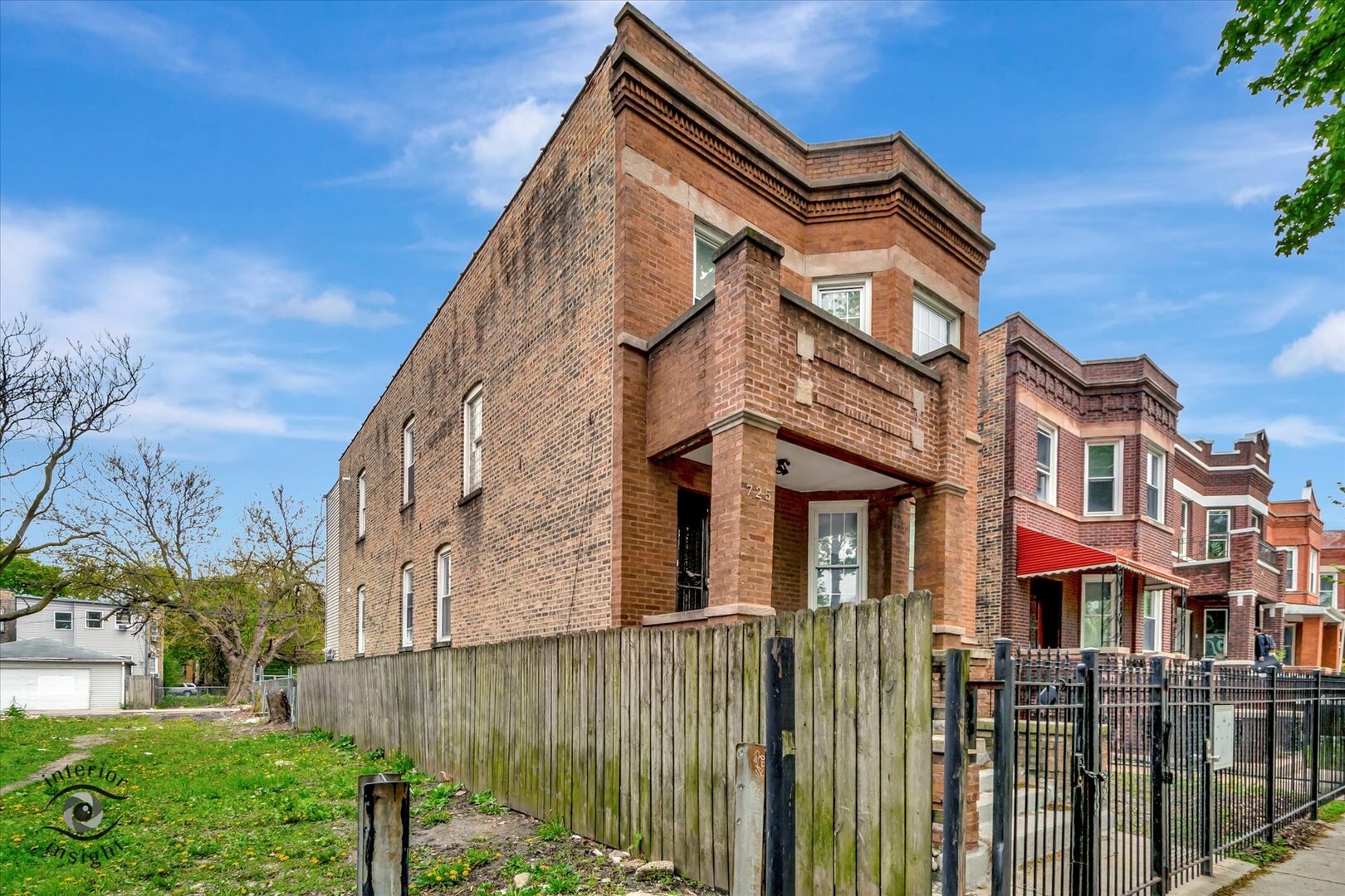 Property Photo: 725 N Trumbull Avenue IL 60624