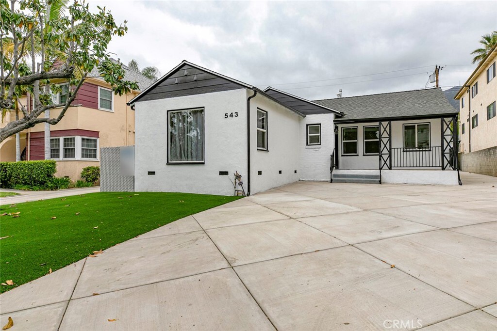 Property Photo: 543 Glenwood Road CA 91202
