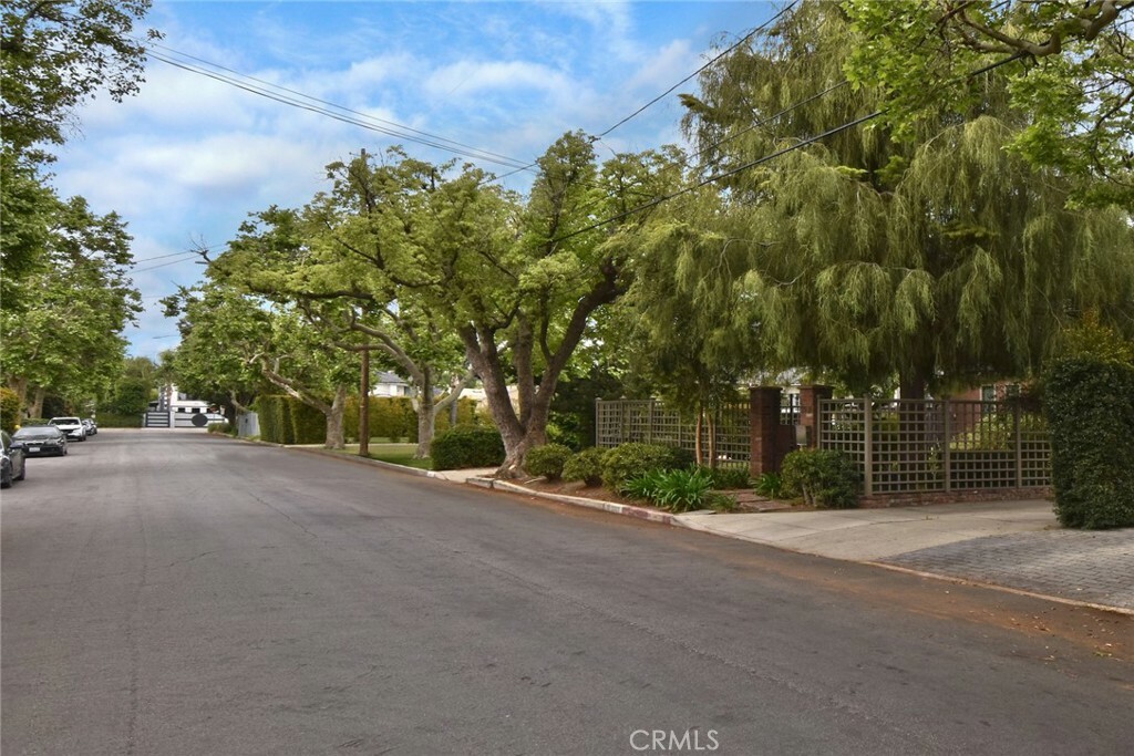 Property Photo: 5940 Matilija Avenue CA 91401