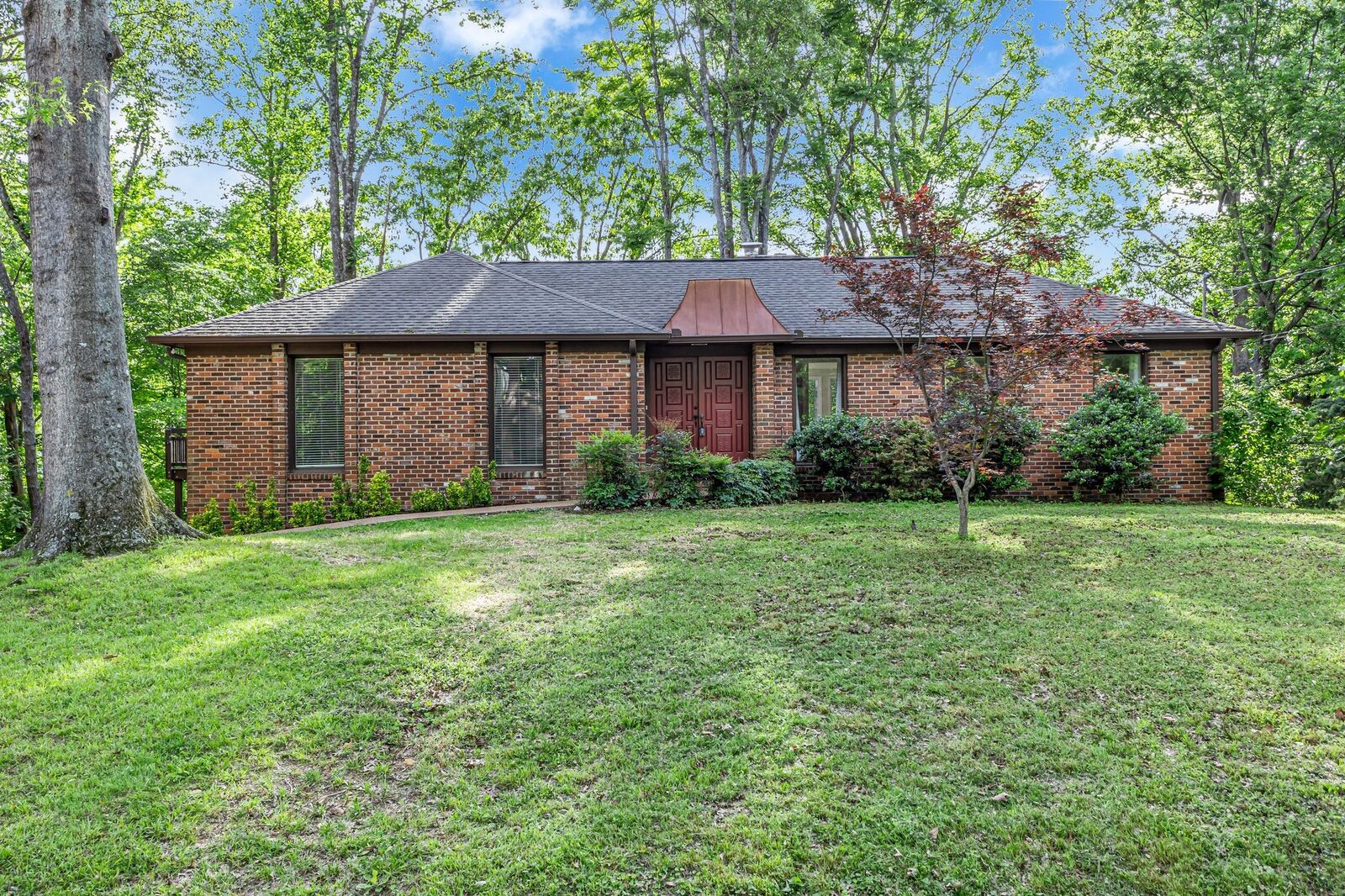 Property Photo: 833 Stirrup Dr TN 37221