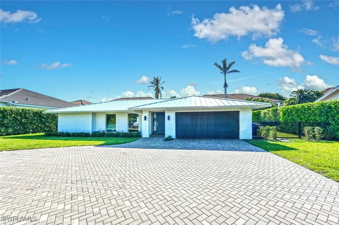 Property Photo: 646 Park Shore Drive FL 34103