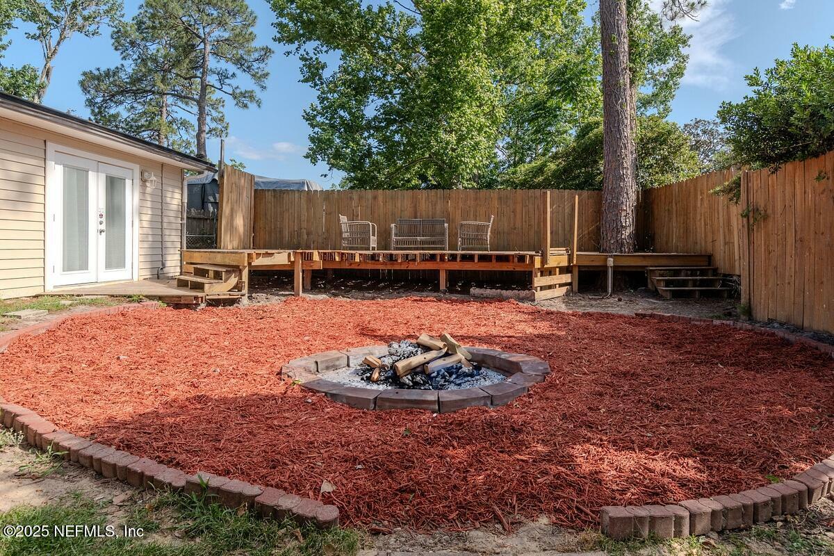 Property Photo: 11548 E East Ride Drive FL 32223