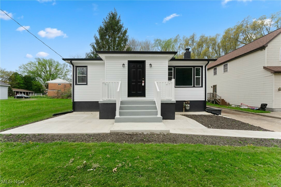 Property Photo: 283 Maple Street OH 44444