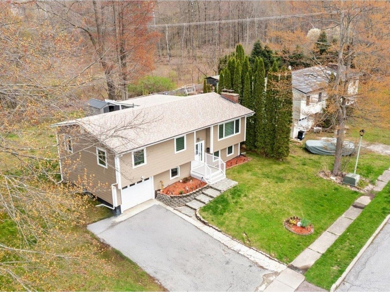 Property Photo:  33 Rosewood Lane  VT 05452 