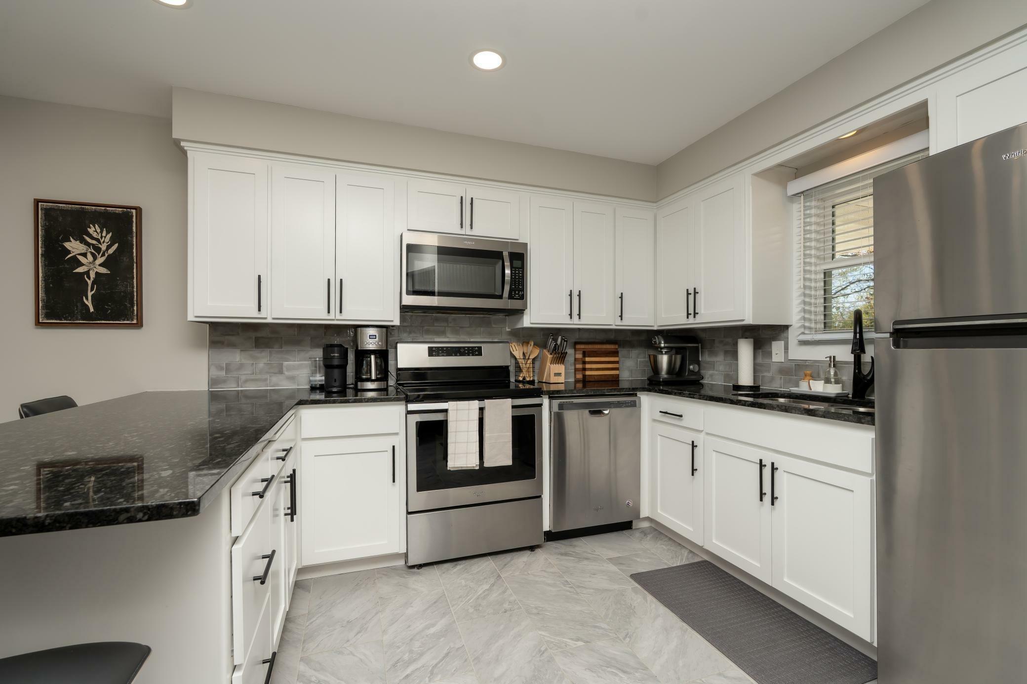 Property Photo:  3333 Hillsboro Avenue N  MN 55427 