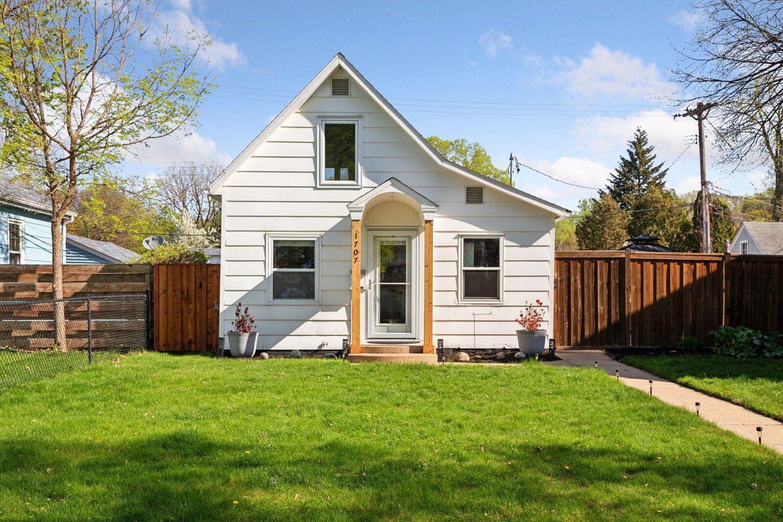 Property Photo:  1707 Sheridan Avenue  MN 55116 