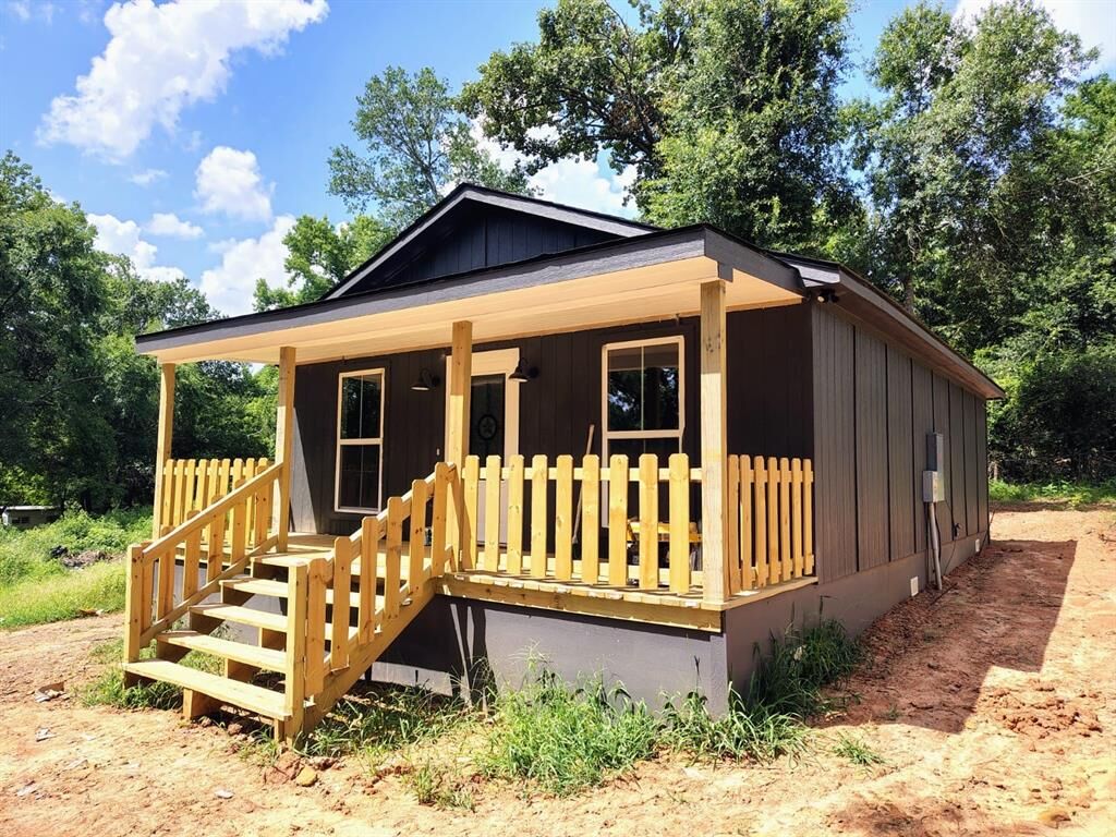 Property Photo: 708 N 1st TX 75647