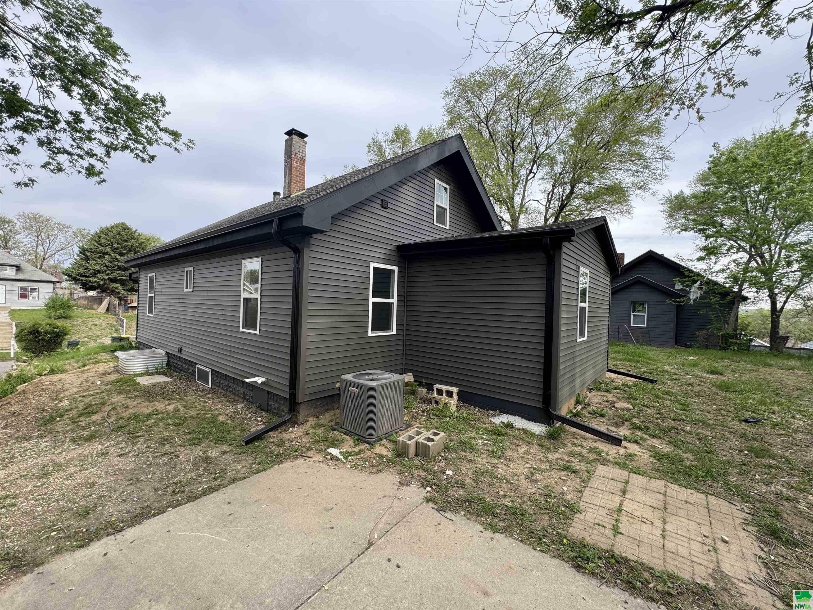 Property Photo: 510 S Westcott St IA 51106