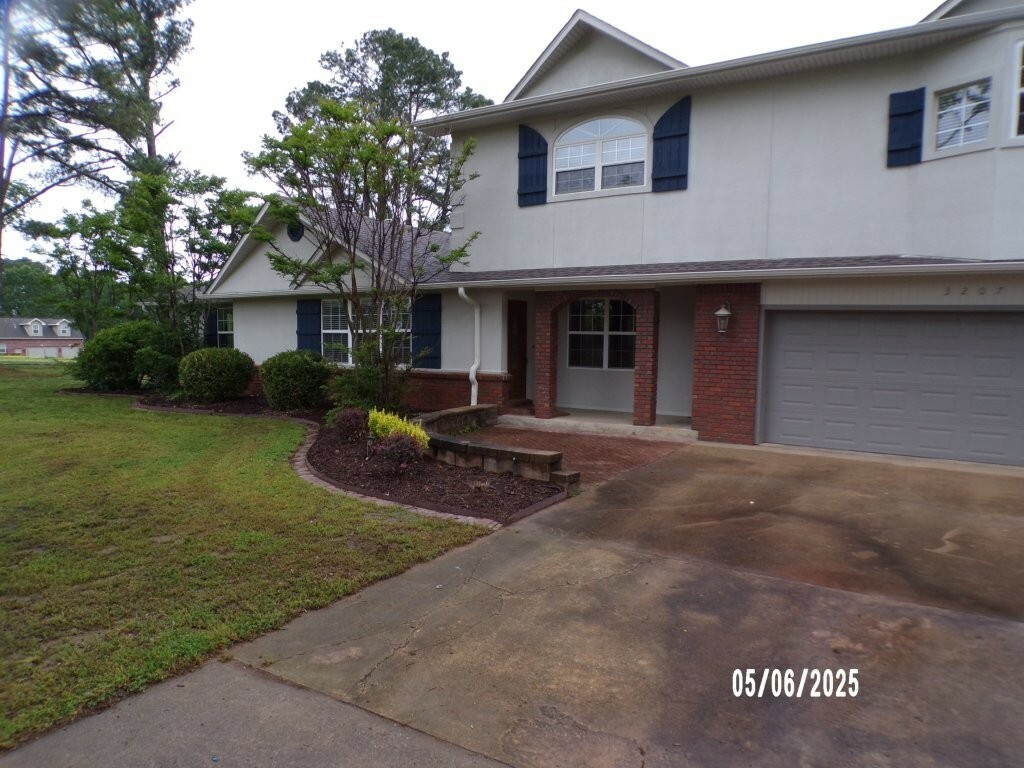Property Photo: 3207 W Seminole Drive AR 72758