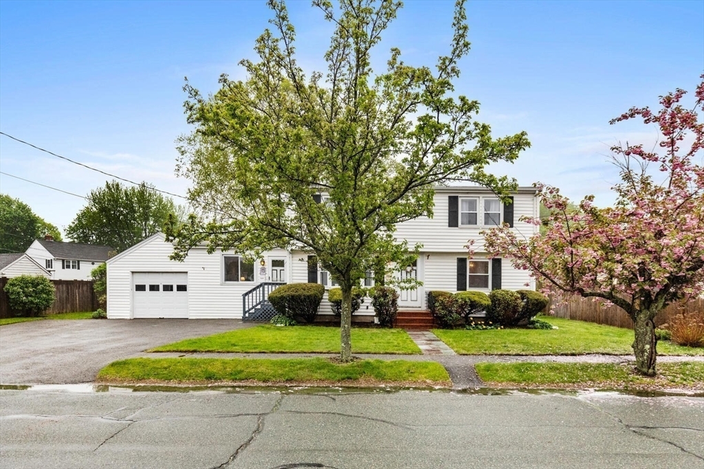 Property Photo:  6 Rose Circle  MA 01960 