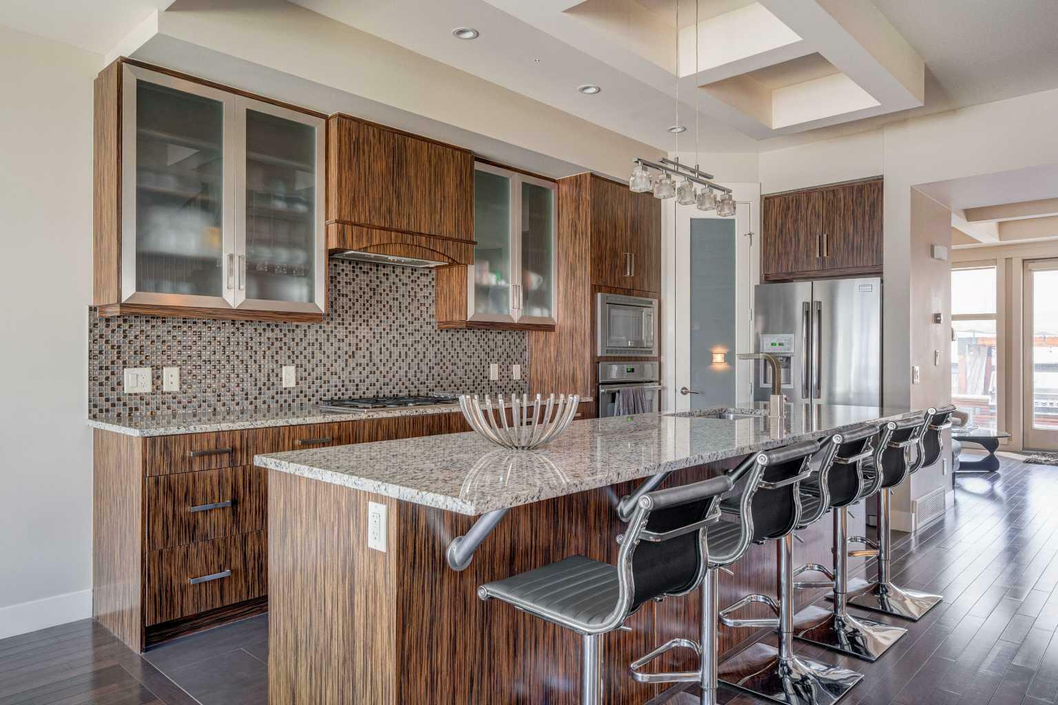Property Photo:  3133 40 Street SW  AB T3H 3J8 