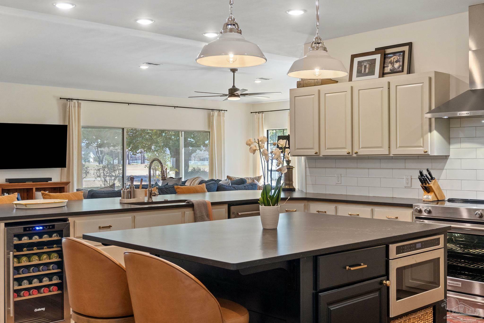 Property Photo: 3244 Cobblestone Dr FL 32571