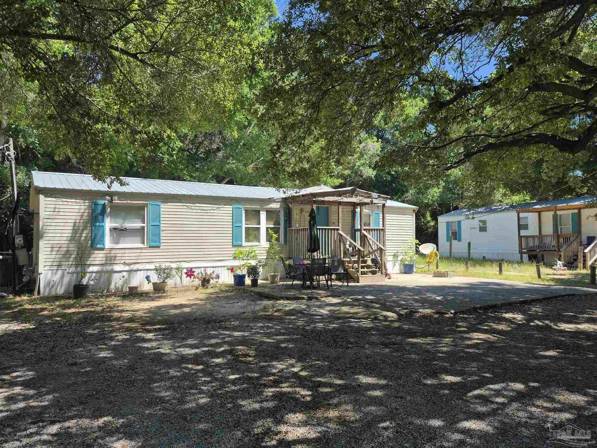 Property Photo: 2810 Desert St FL 32514