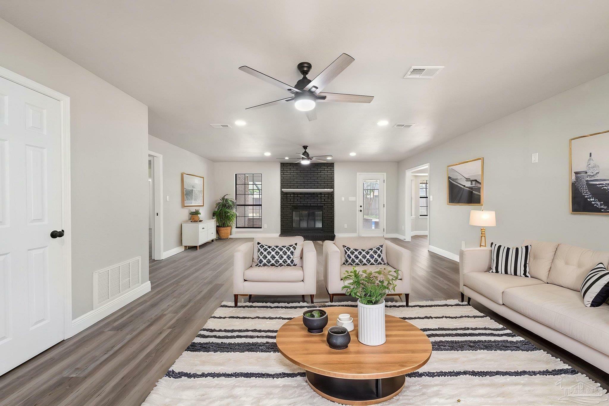 Property Photo: 2255 Summit Blvd FL 32503