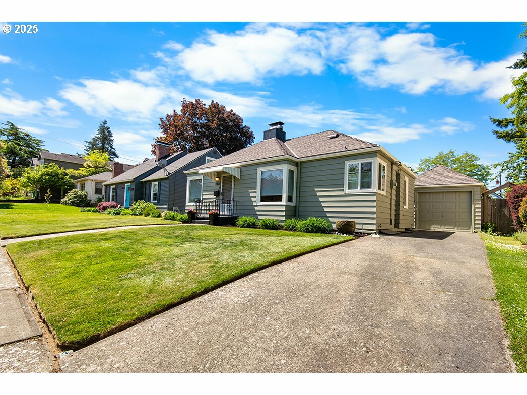 Property Photo: 4405 NE 76th Ave OR 97218
