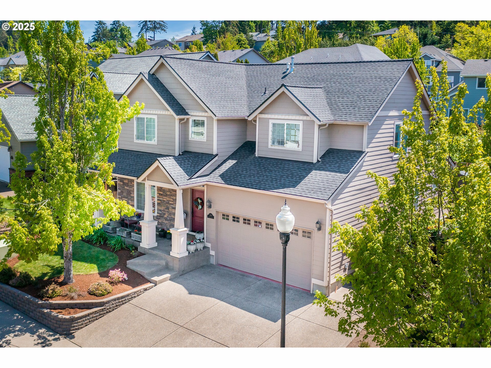 Property Photo: 3369 Falcon Dr OR 97477